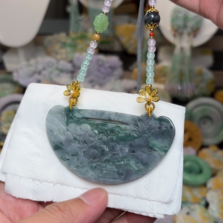 翡翠未镶嵌颈饰吊坠