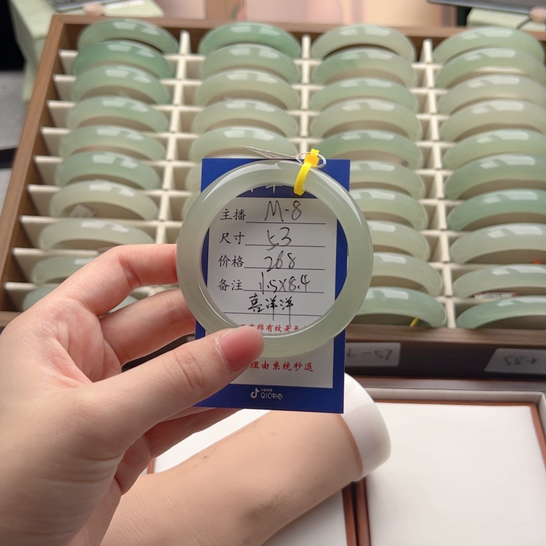 喜***洋石英岩玉未镶嵌手镯