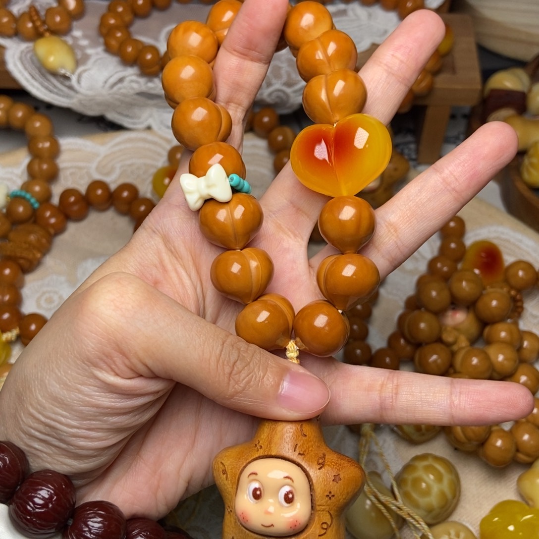 吊坠猴头核桃屁桃玻璃底卡16