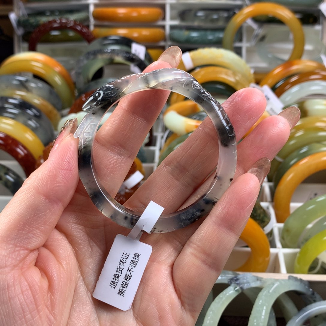 蛇纹石玉手镯未镶嵌