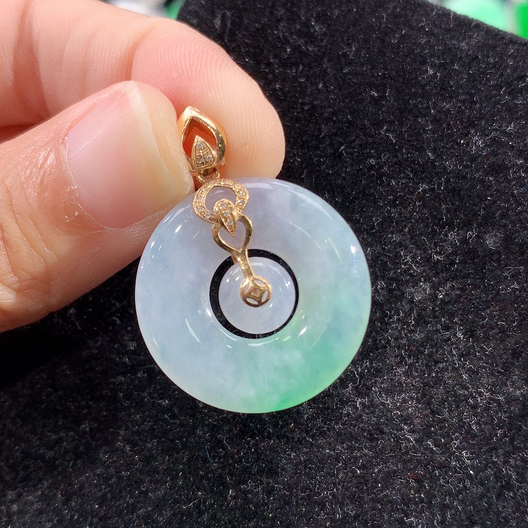 翡翠18K金镶嵌颈饰