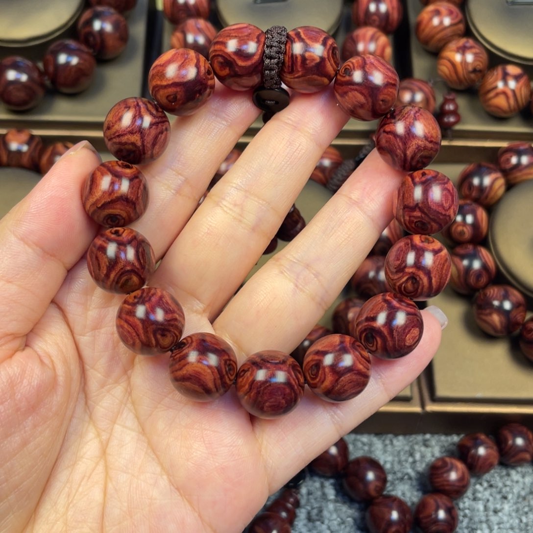 李***三花梨木类1.5鬼脸………