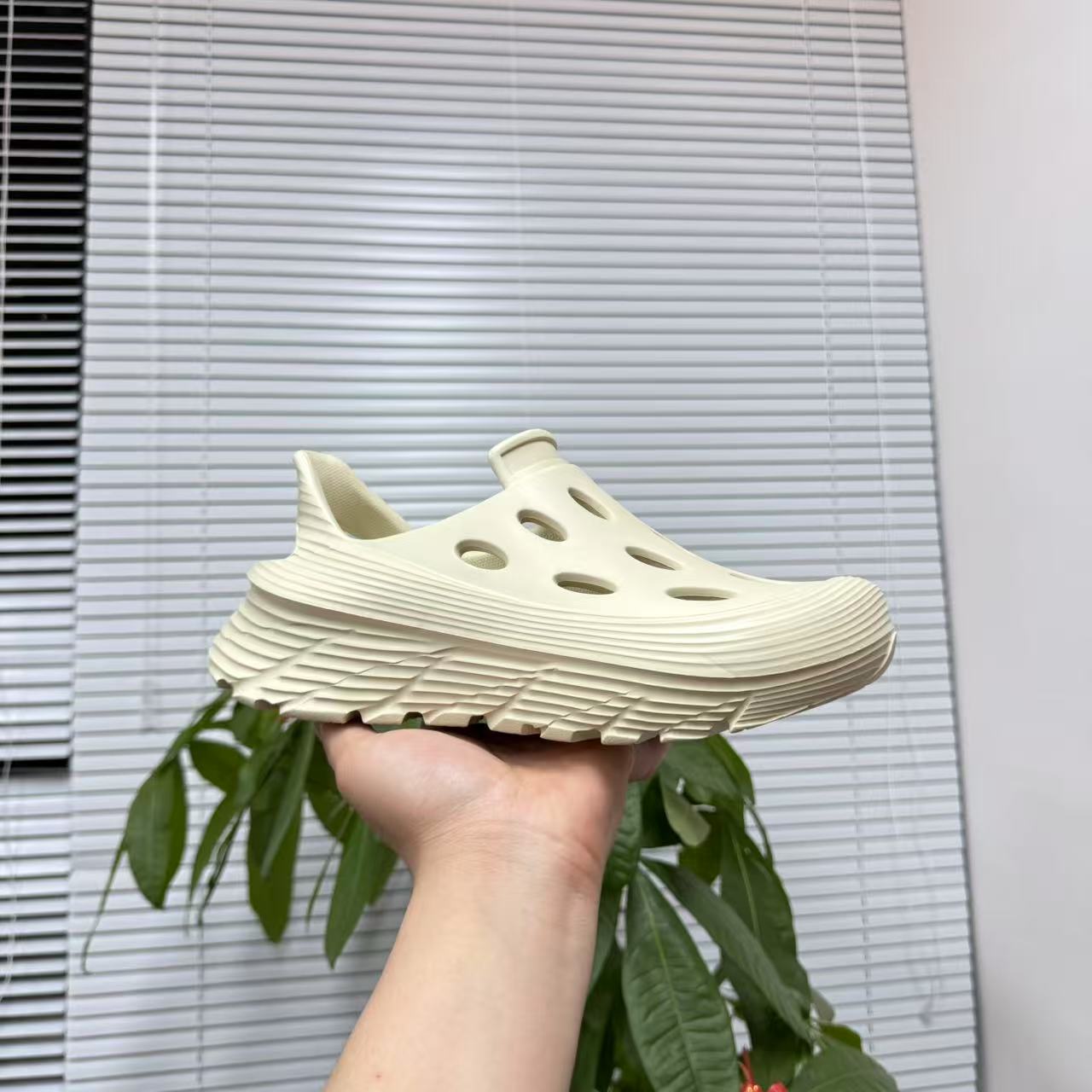 巨柔软/情侣款夏季涉水高弹EVA一体成型洞洞鞋（运动鞋码）