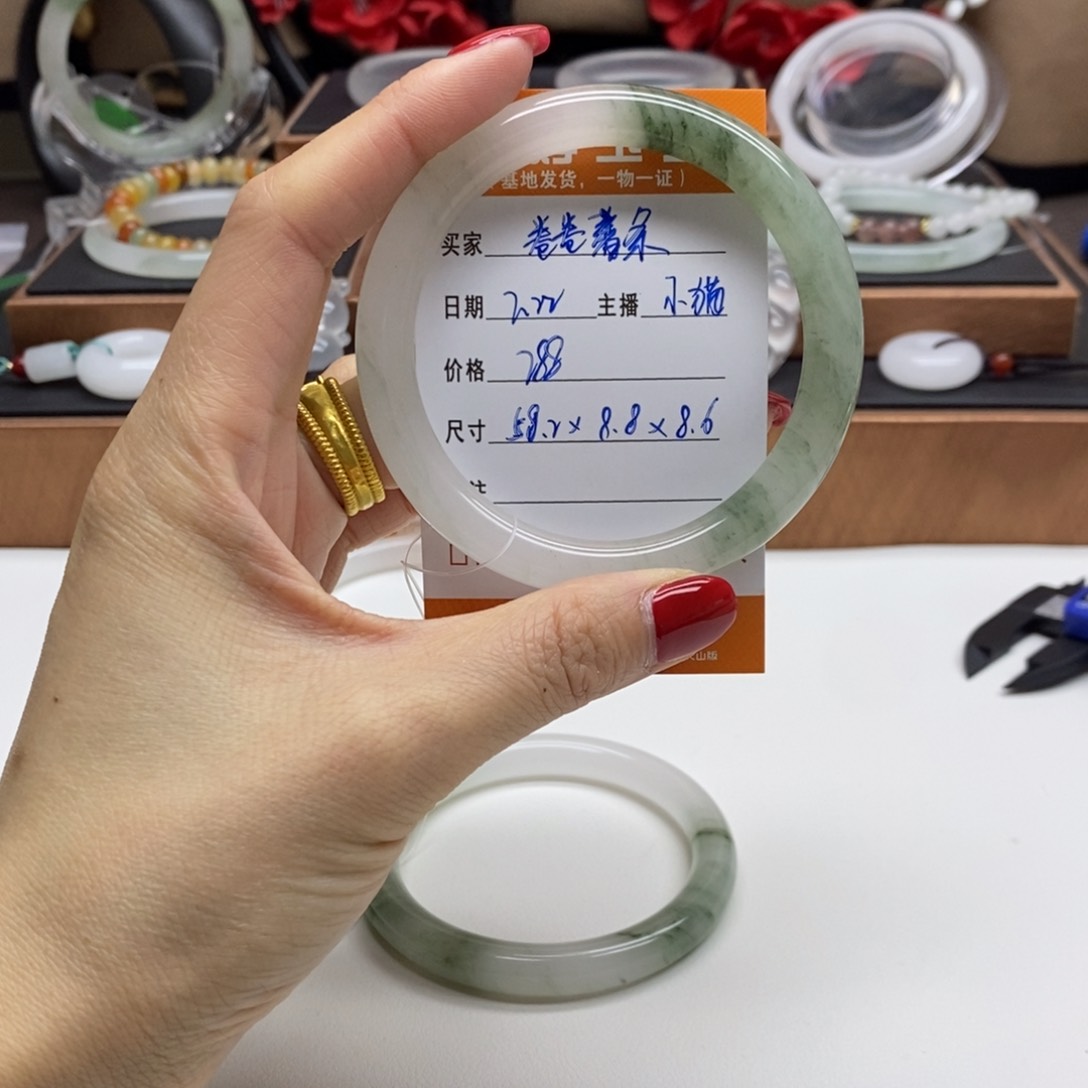 石英质玉手镯未镶嵌卷**条