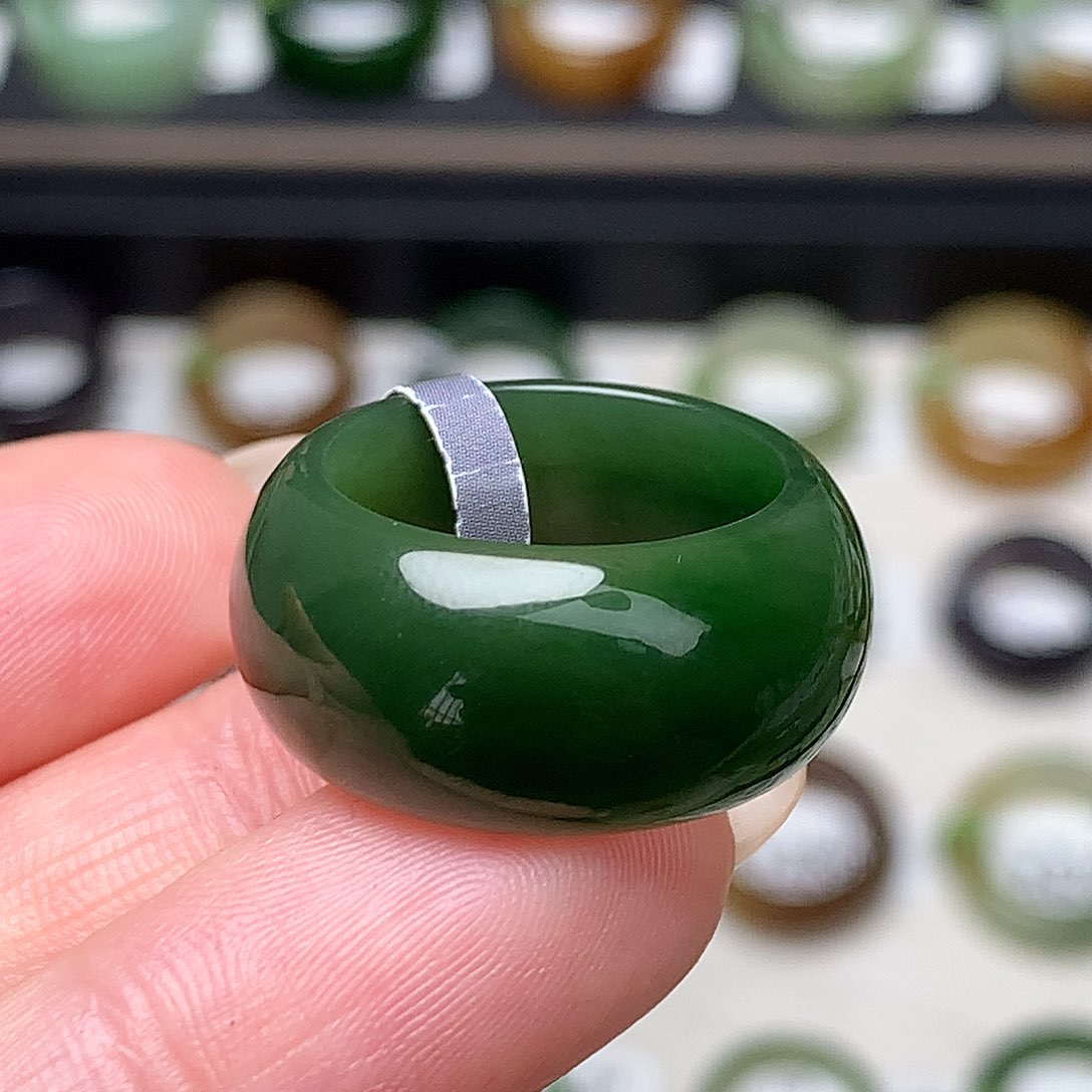 未镶嵌戒指和田玉天*