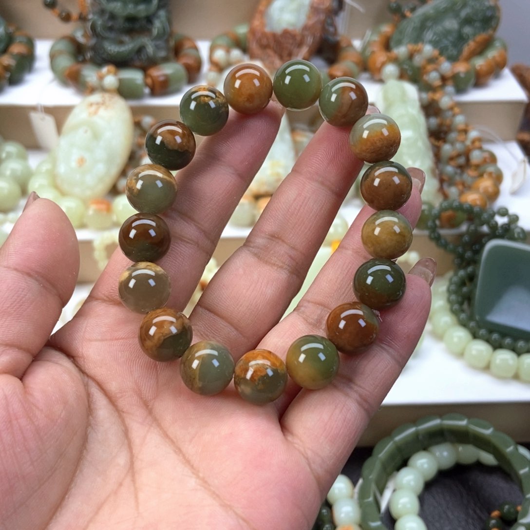 透闪石质玉手串未镶嵌心****?