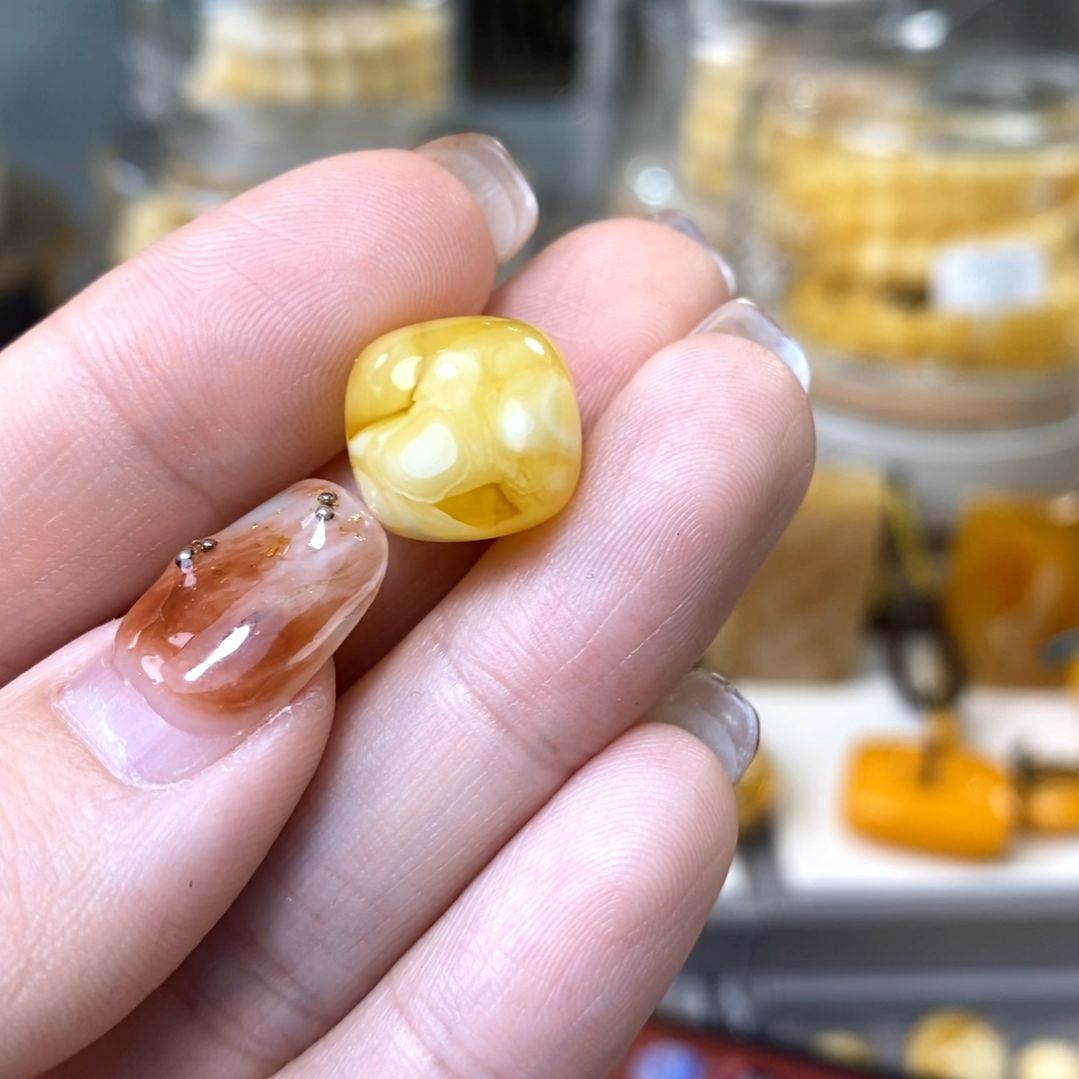 裸石琥珀未镶嵌一***虎13*12老型