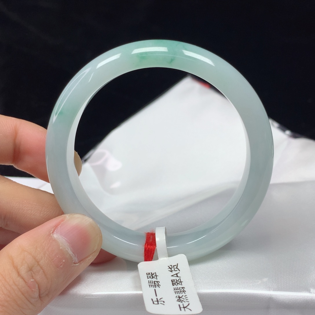 翡翠手镯（圆镯）未镶嵌54.1