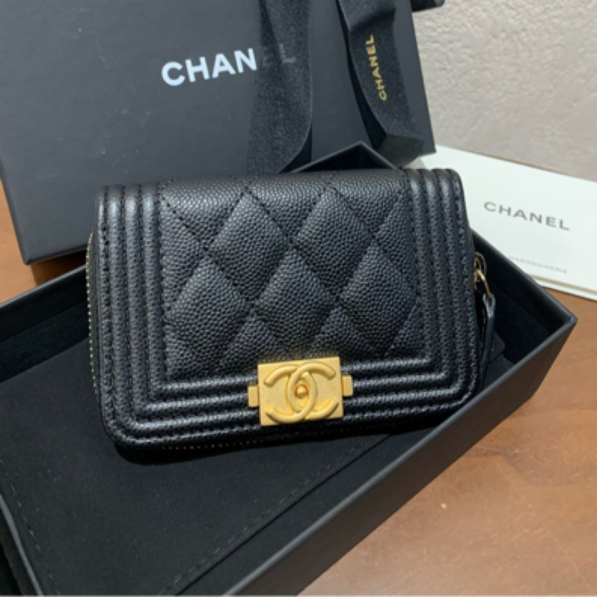 99新 Chanel/香奈儿 黑金荔枝纹牛皮boy拉链卡包
