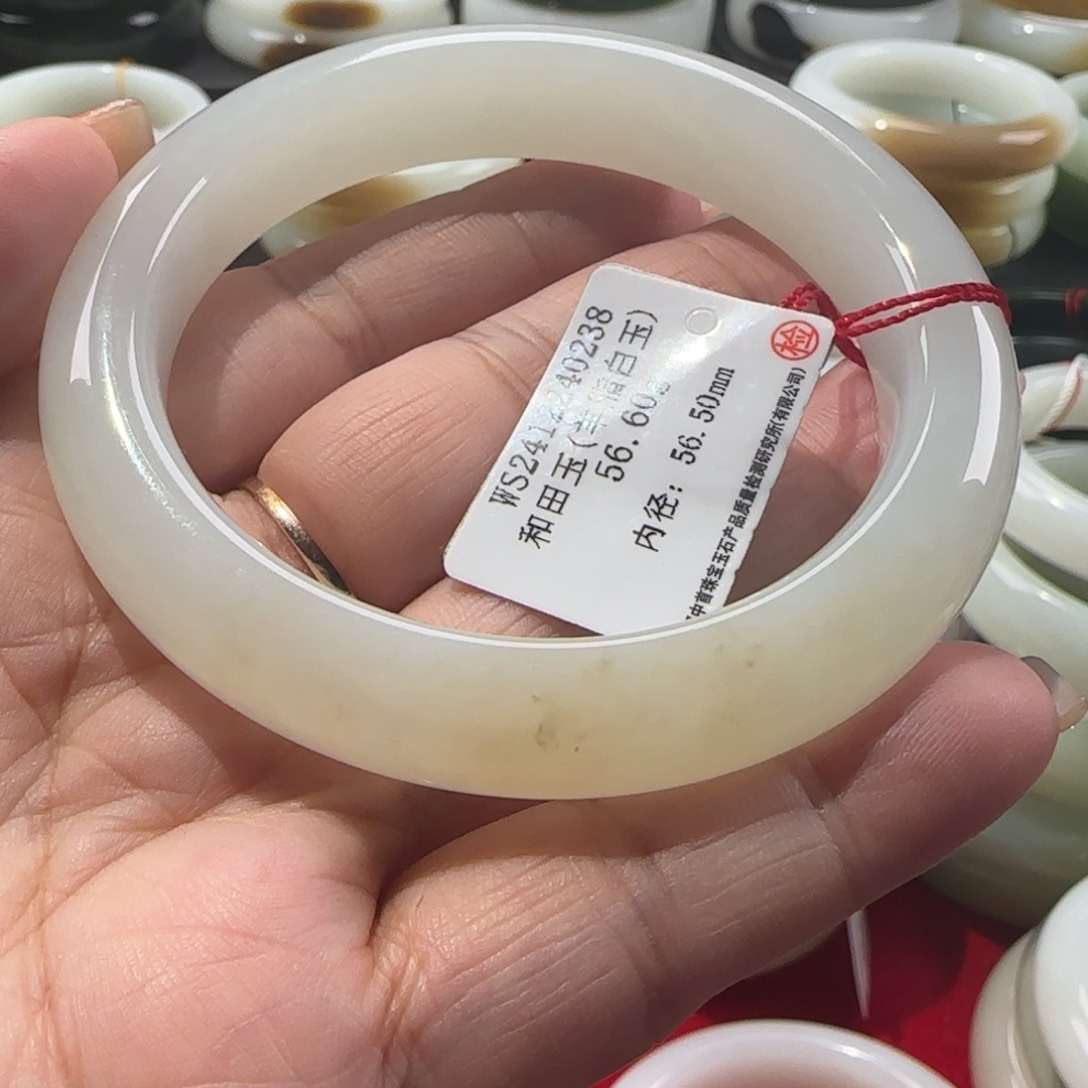 和田玉手镯未镶嵌