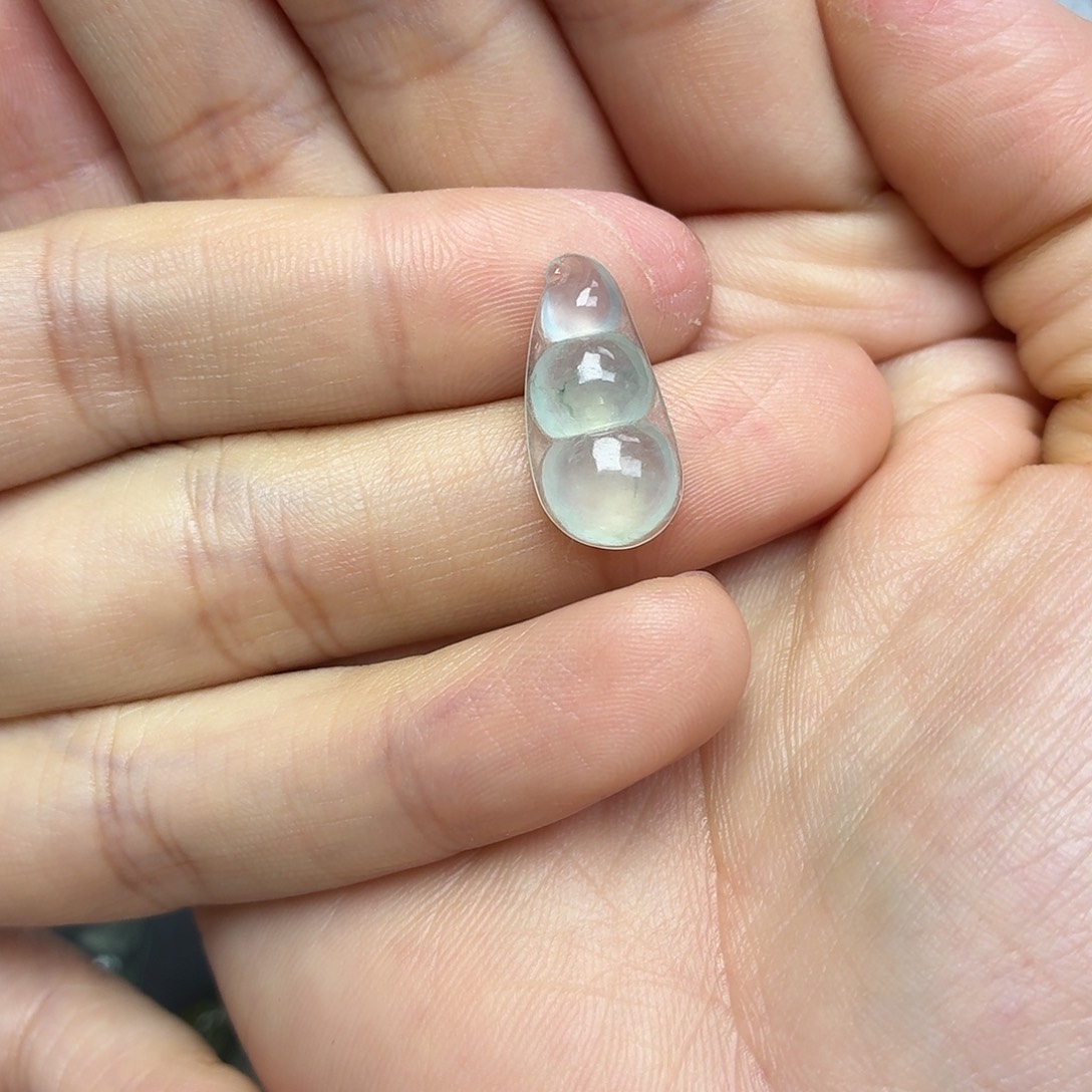 翡翠未镶嵌颈饰高冰豆