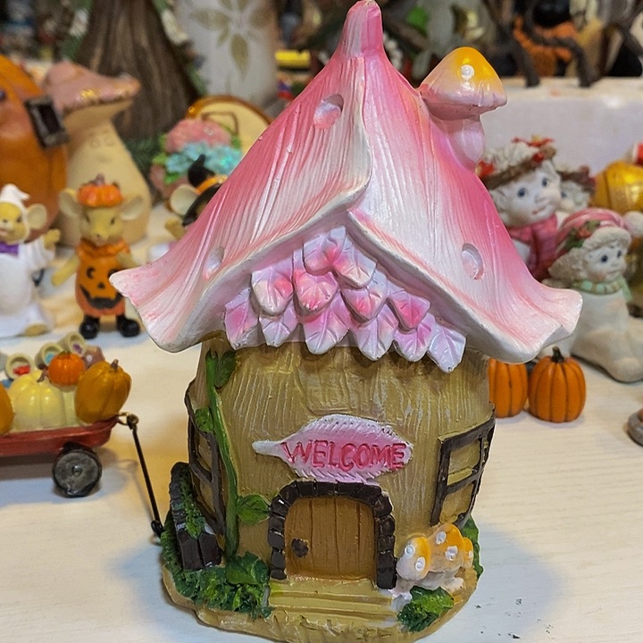 树脂制品粉色房子