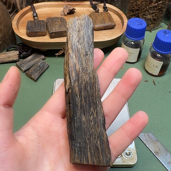 沉香沉香碎屑海南高端红油白棋树心油虫漏老料17.5克