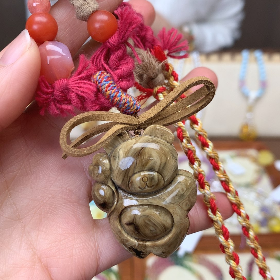 琥珀（根珀）颈饰未镶嵌