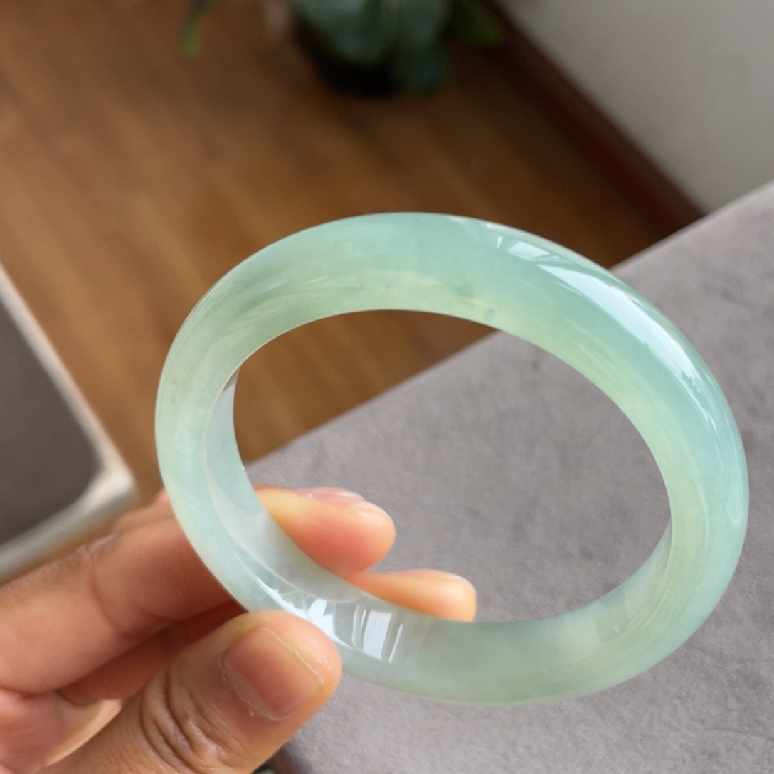 翡翠未镶嵌手镯冰润