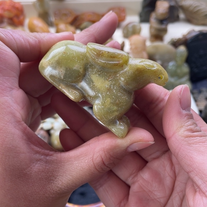 蛇纹石玉颈饰未镶嵌