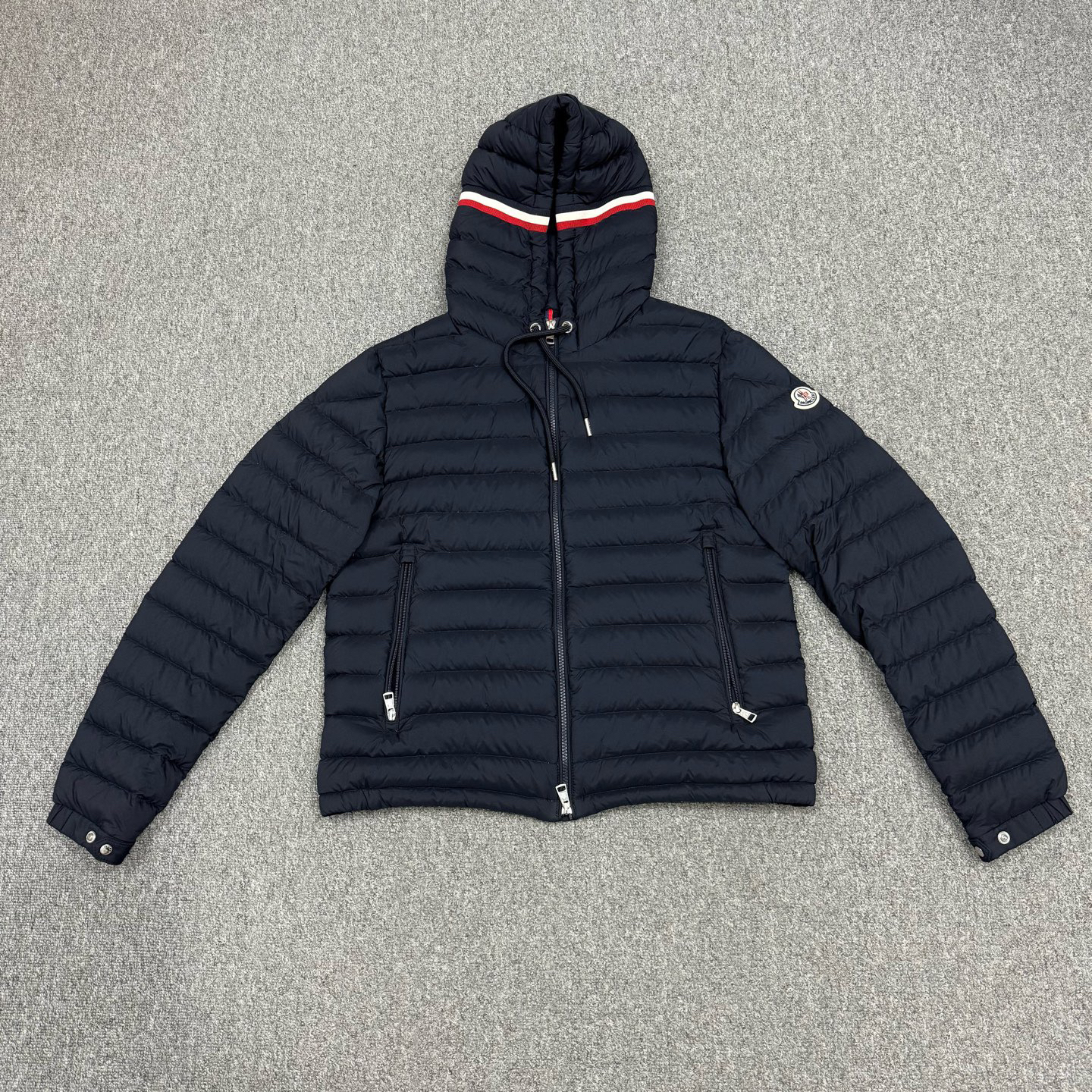 99新 MONCLER 17934592 蒙口 藏蓝色彩条袖标羽绒服外套 3码99新