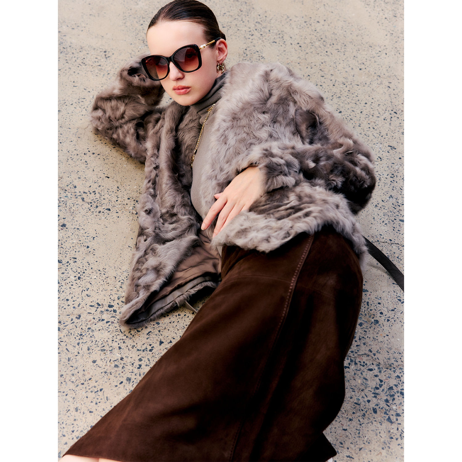 玖着“布里奇”天然宝藏小湖羊卷毛轻盈娇嫩皮毛一体可拆腰带外套