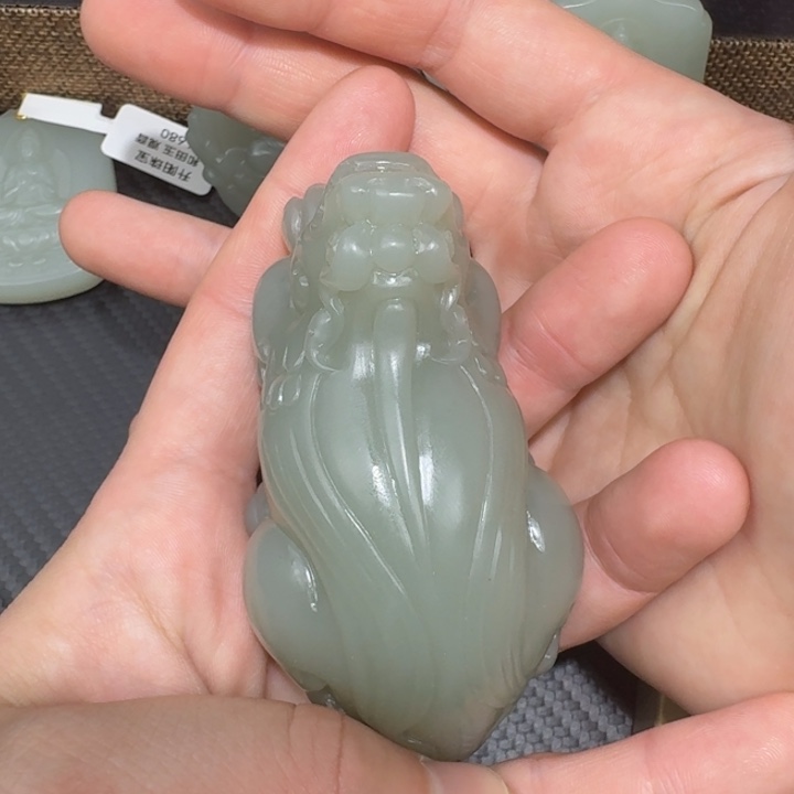 和田玉未镶嵌把件