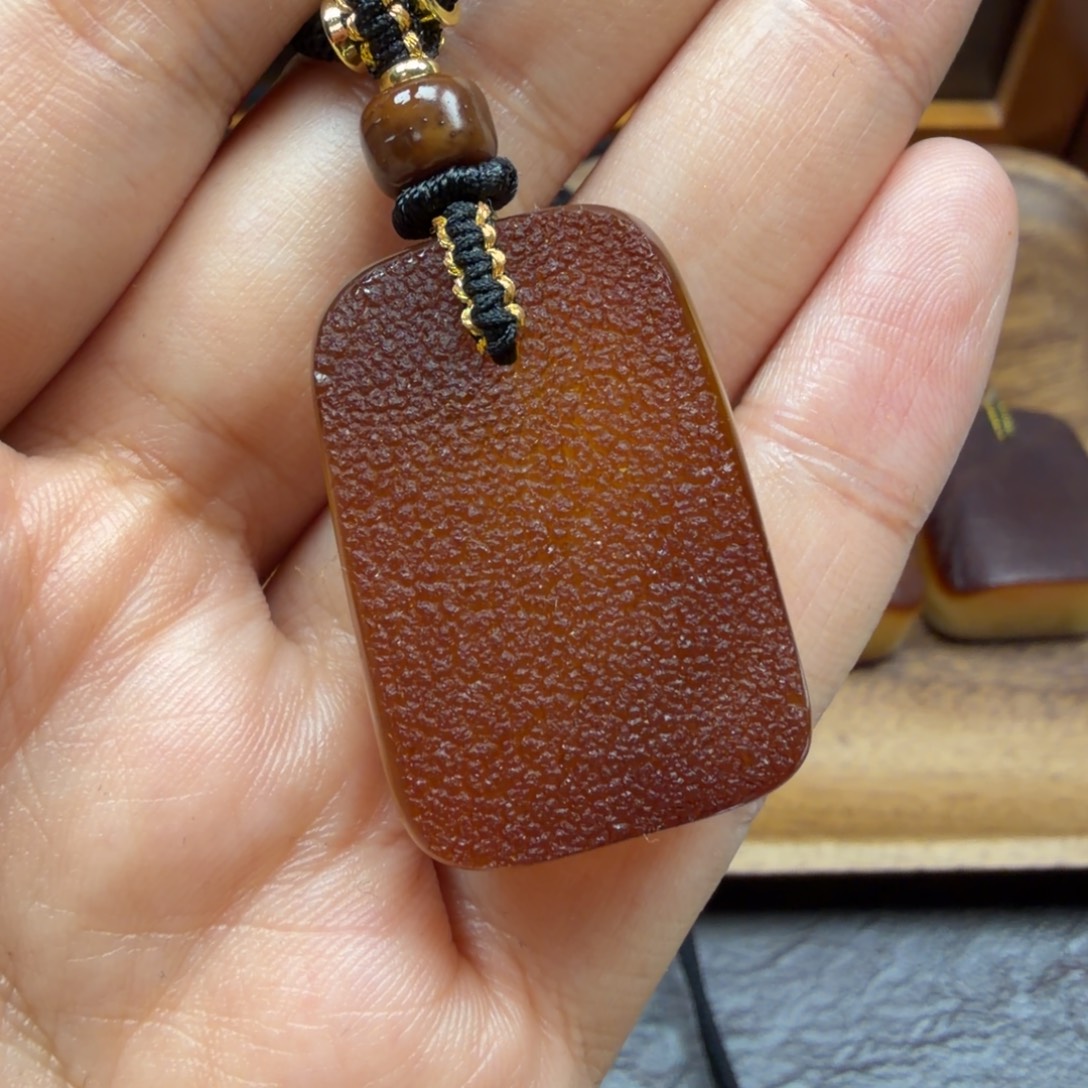 琥珀未镶嵌吊坠(赠链)