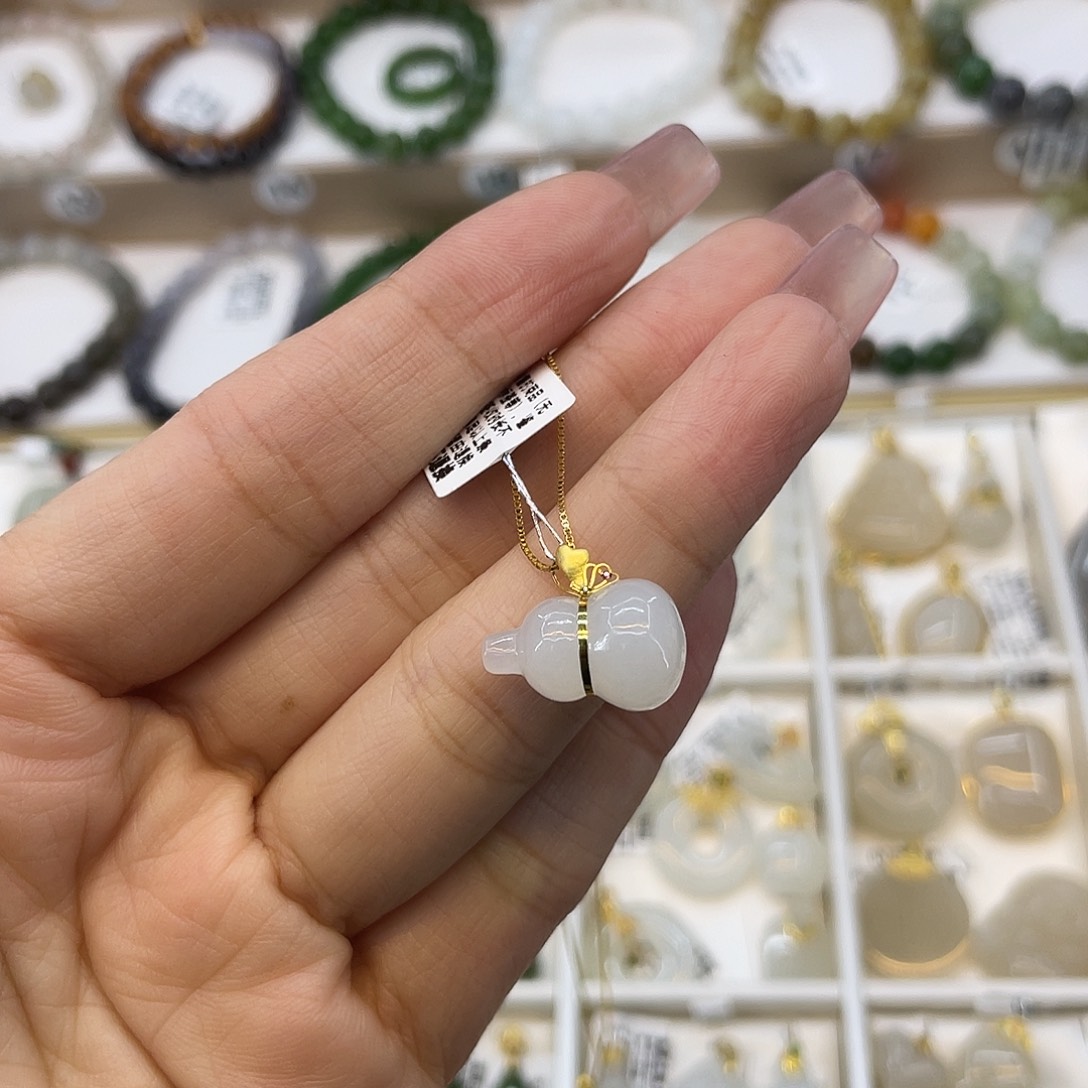 和田玉18K金镶嵌吊坠(赠链)