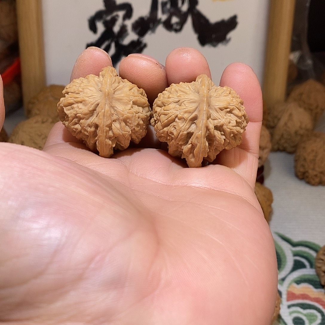 文玩核桃把件35尺霞云岭