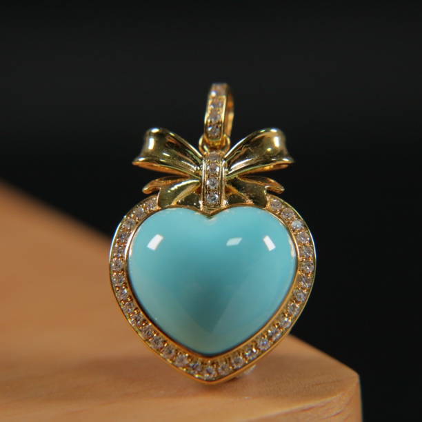 原矿绿松石18K爱心吊坠，尺寸16×24.5×7mm，总重3.52g