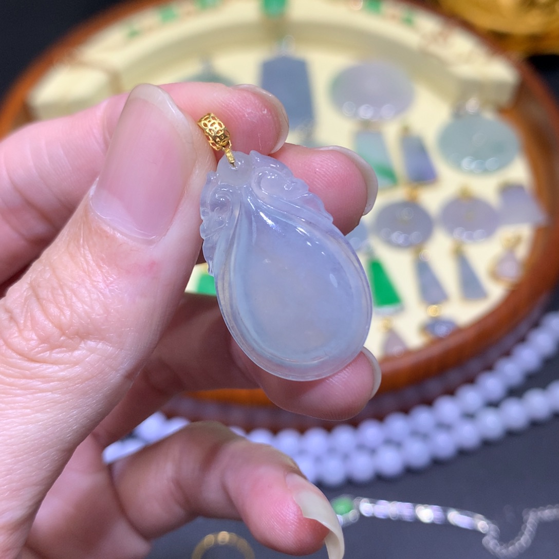 翡翠吊坠(不含链)18K金镶嵌