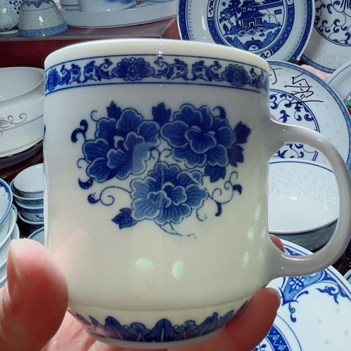 青花玲珑牡丹花小办公杯微瑕