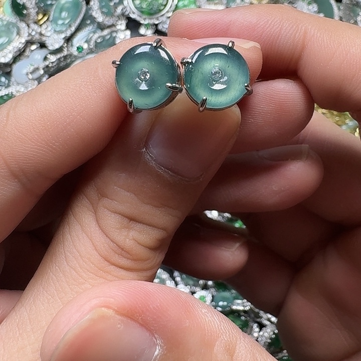 翡翠未镶嵌颈饰天然A货翡翠放漏