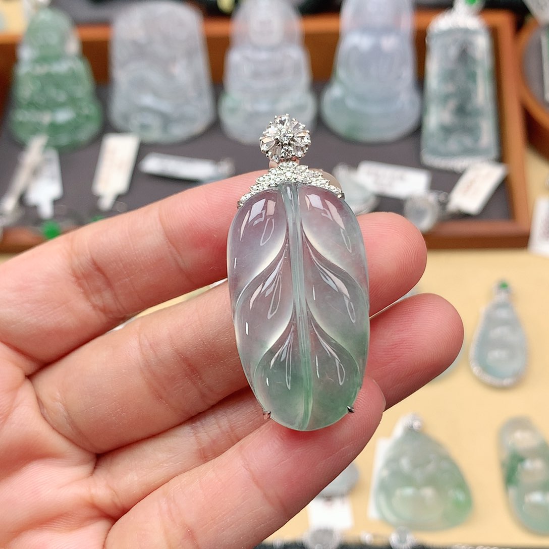 翡翠颈饰18K金镶嵌叶子