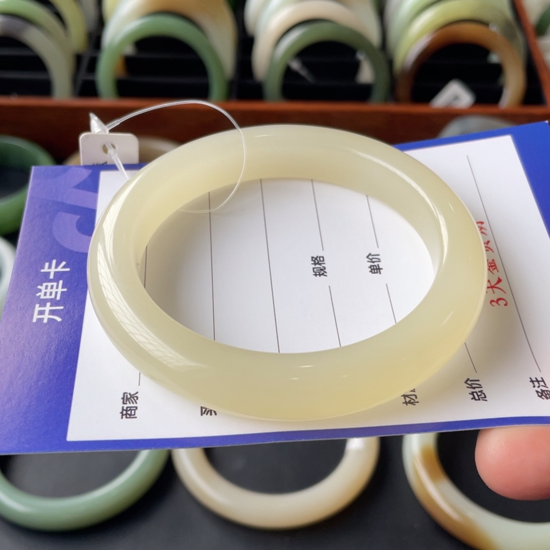 和田玉未镶嵌手镯58