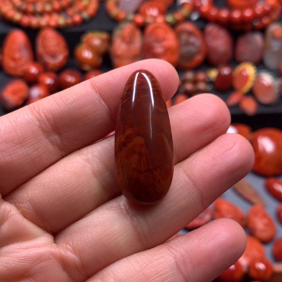 南红玛瑙吊坠未镶嵌