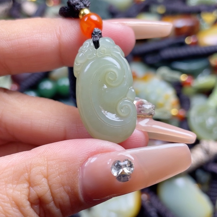 和田玉颈饰未镶嵌