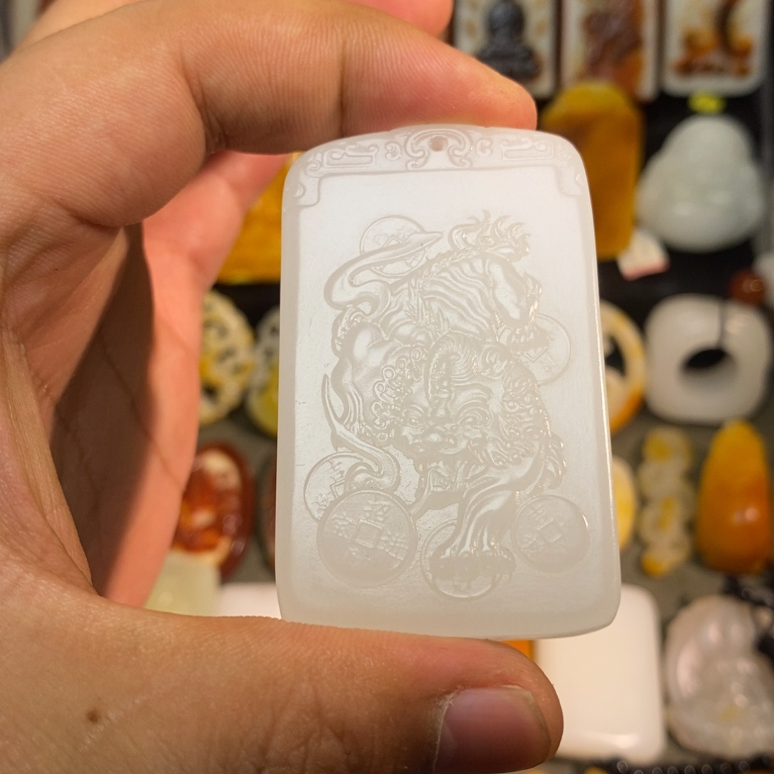 大***校和田玉未镶嵌颈饰