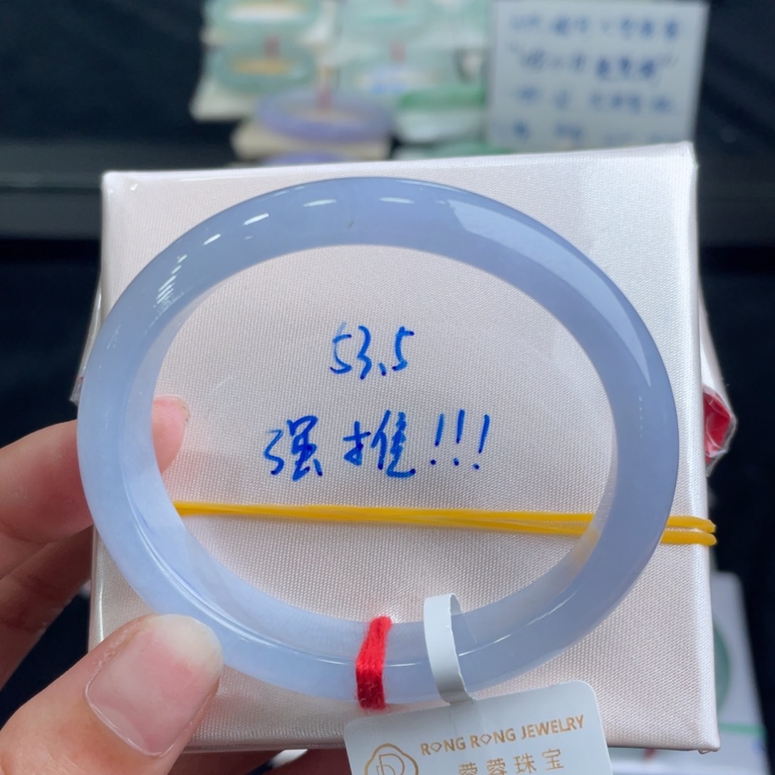 翡翠手镯未镶嵌翡翠手镯