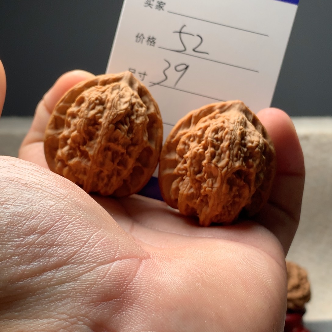 吊坠文玩核桃梨木台文玩核桃