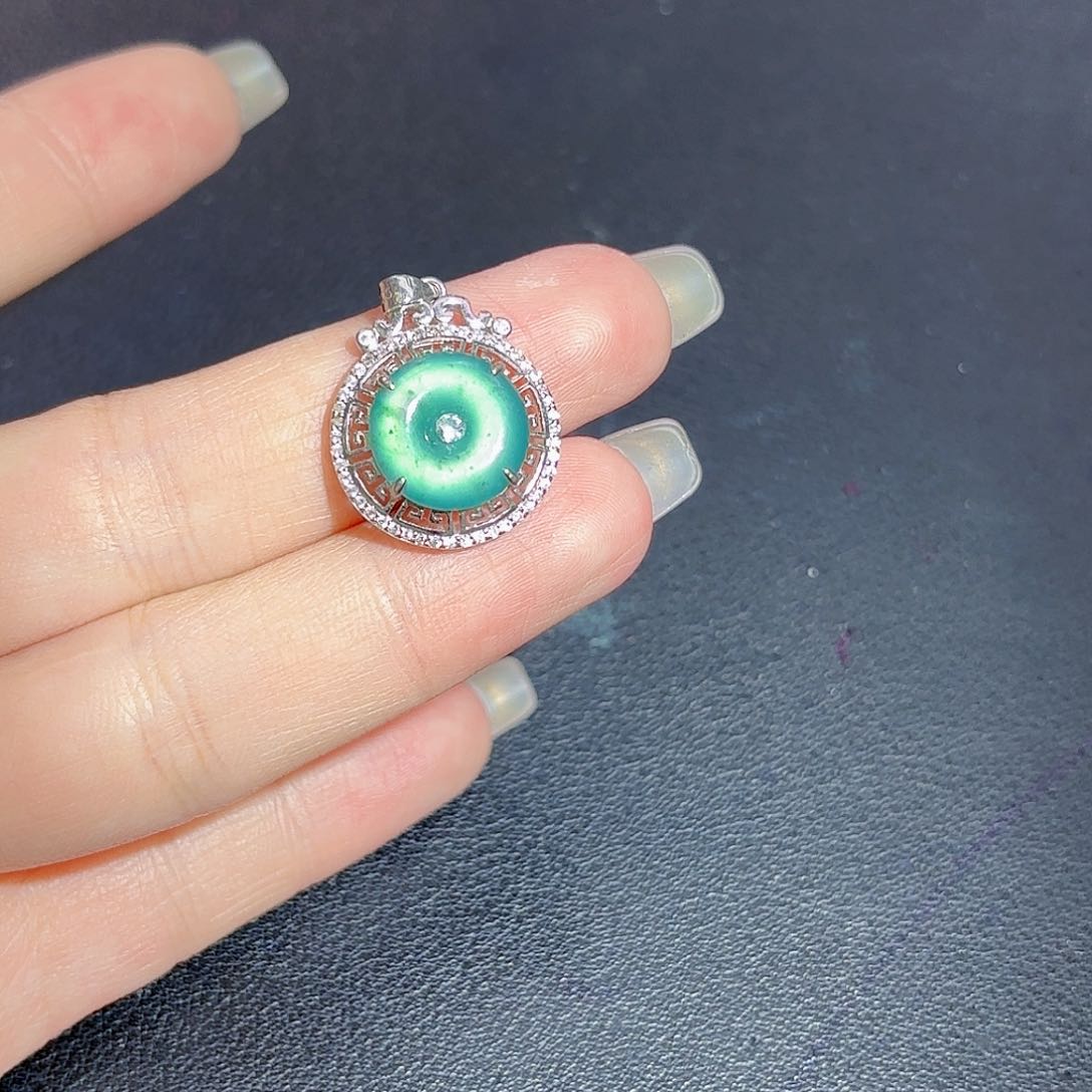 翡翠颈饰银S925镶嵌吊坠