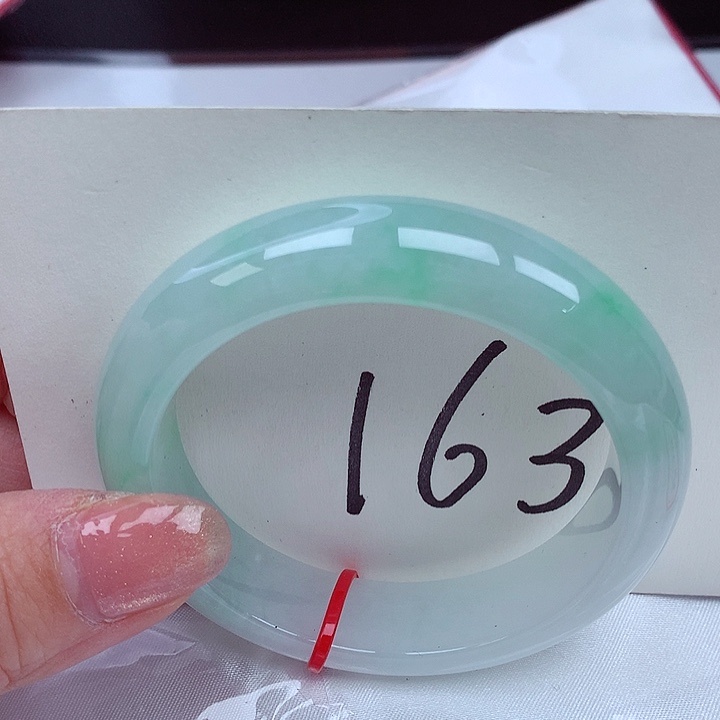 翡翠手镯未镶嵌翡翠