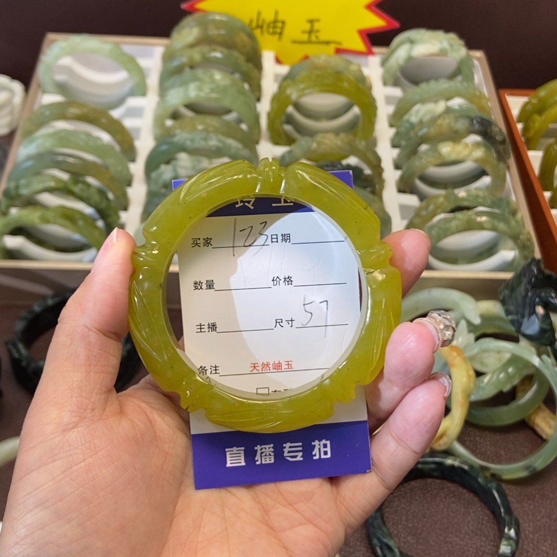 蛇纹石玉手镯未镶嵌