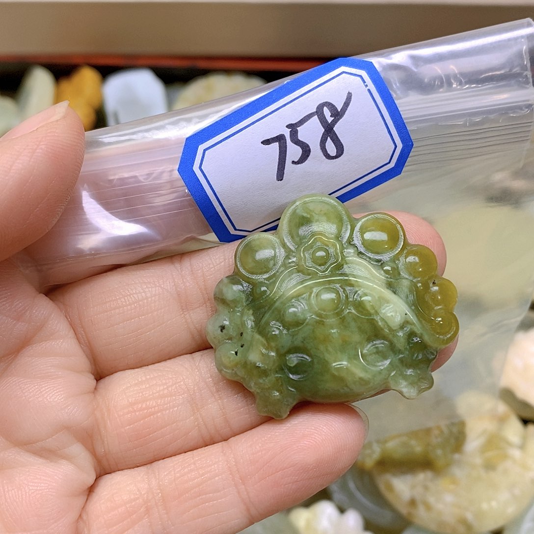 蛇纹石玉吊坠(不含链)未镶嵌最***子758