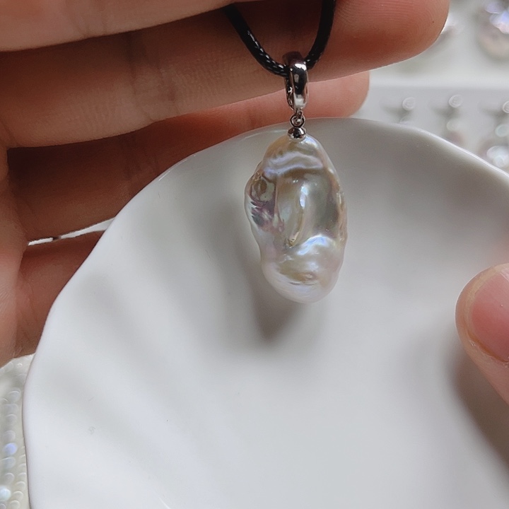 钛钢吊坠(赠链)淡水珍珠