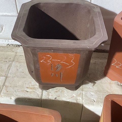 中国宜兴紫砂花盆，