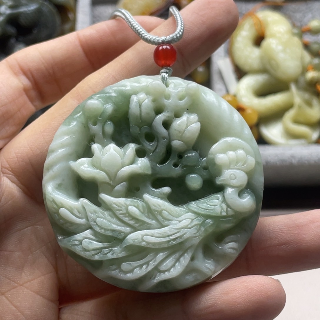 蛇纹石玉颈饰未镶嵌