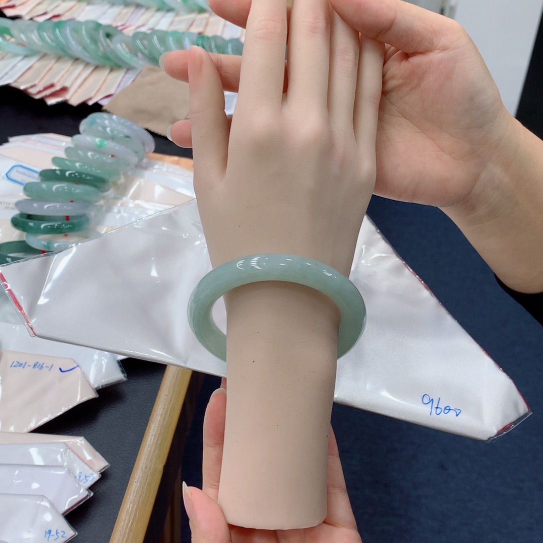 翡翠未镶嵌手镯买断