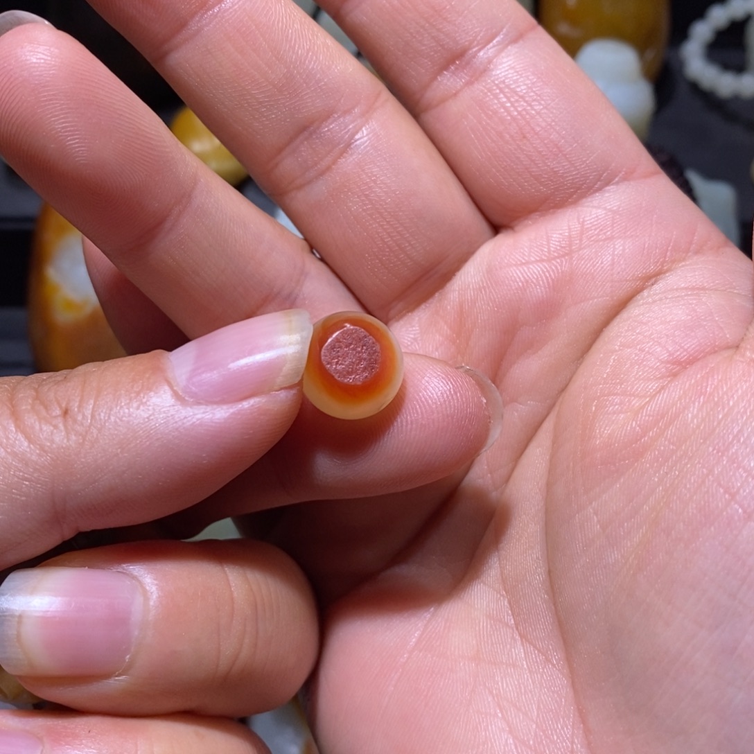 森***虎和田玉未镶嵌颈饰