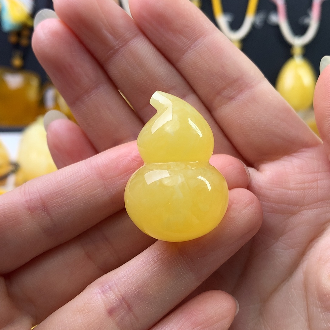 琥珀未镶嵌裸石吊坠