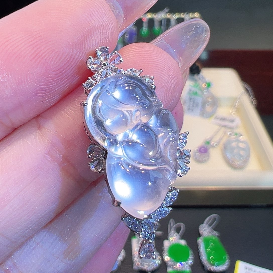 翡翠吊坠(不含链)18K金镶嵌翡翠