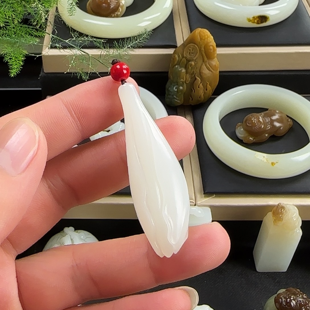 和田玉（白玉）未镶嵌颈饰白玉兰