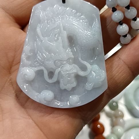 翡翠未镶嵌颈饰带珠连一套